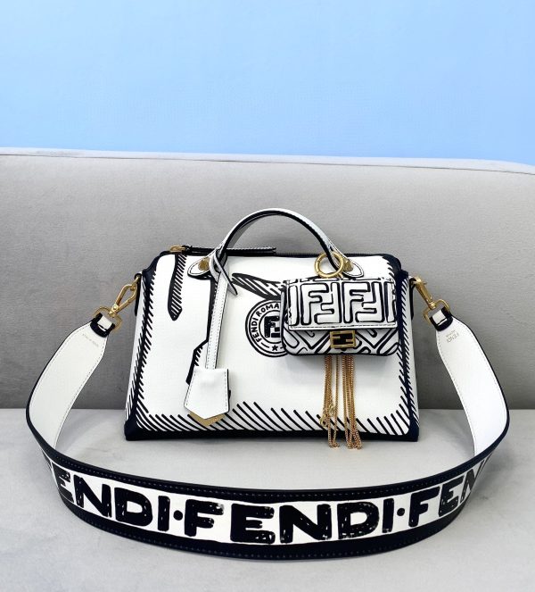 Fendi Leather Shoulder Bag White - Image 2
